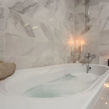 Luxury Vicoria *